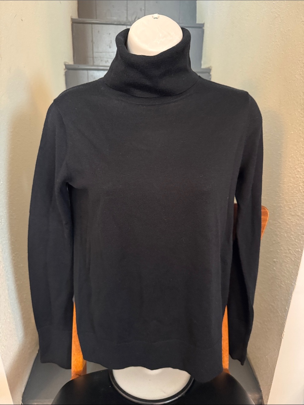 GAP WXS black 100% merino wool turtleneck sweater